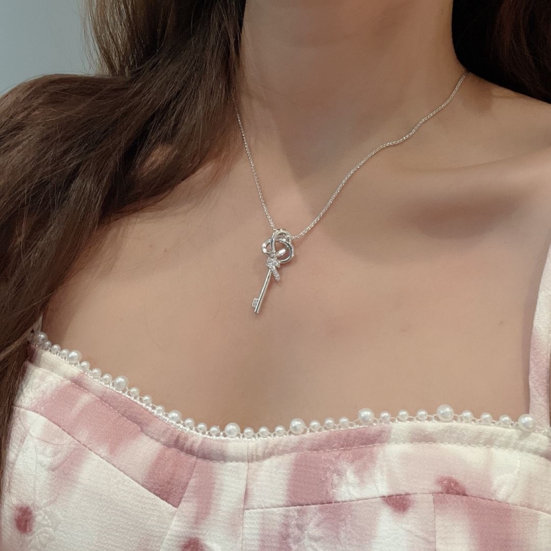 T*f*ny necklaces